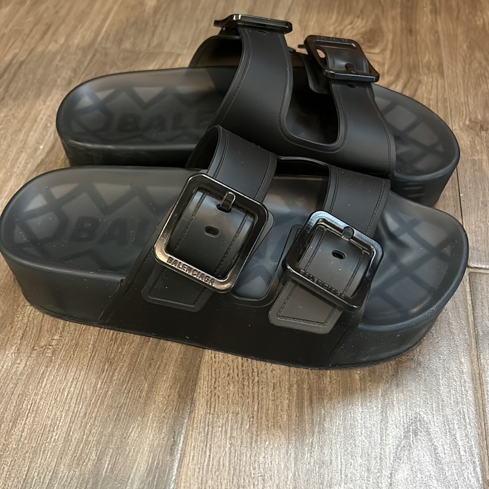 NIB BALENCIAGA Mallorca Platform Buckle Sandals, 37 Euro size.